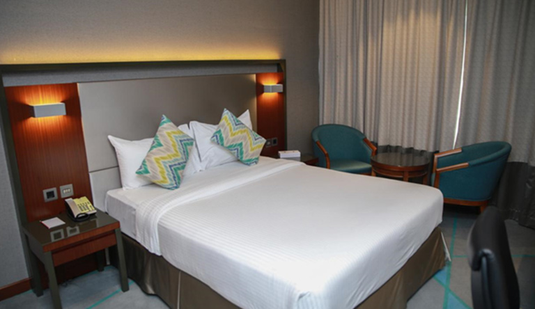 versailles-hotel-bedroom1